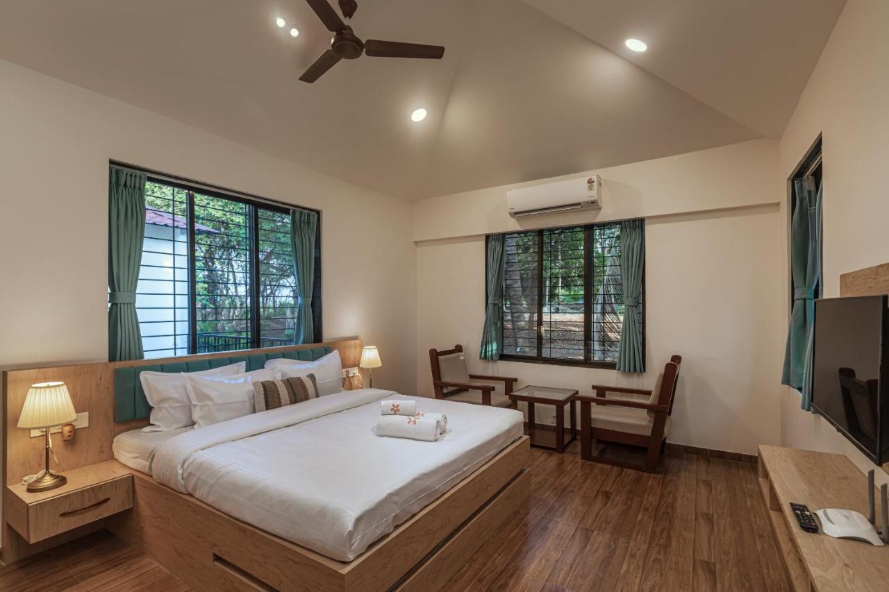Saffronstays Riverfront Manor, 5-Bdr Pool Villa By Pej River คาร์จัต ภายนอก รูปภาพ