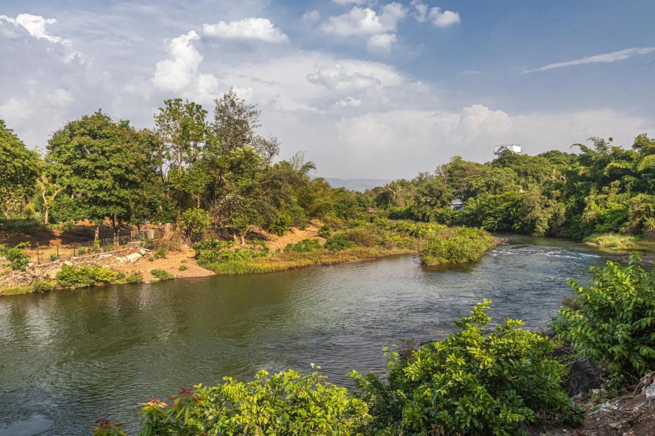 Saffronstays Riverfront Manor, 5-Bdr Pool Villa By Pej River คาร์จัต ภายนอก รูปภาพ